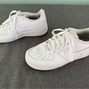 White Nike Sneakers Air Force Ones